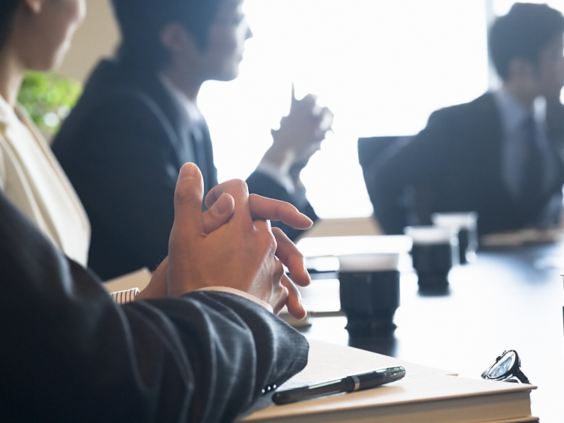 また環境対応型の機械かどうかも判別可能、地球環境も守ります。取引の公明なデータを共有・記録し、継続してデータを管理しますので偽造不可能な鑑定・所有証明書をデジタル化することで、全ての「建設機械」の取引を可視化します。